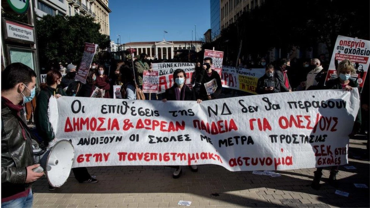 Yunanistan\'da öğrenciler, üniversitelere polis konuşlandırma planlarını protesto etti