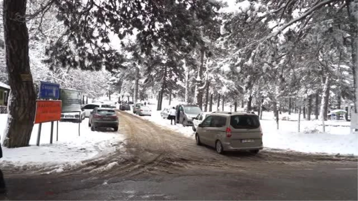 BALIKESİR - Vatandaşlar kısıtlama öncesi Kazdağları\'nda kar topu oynadı