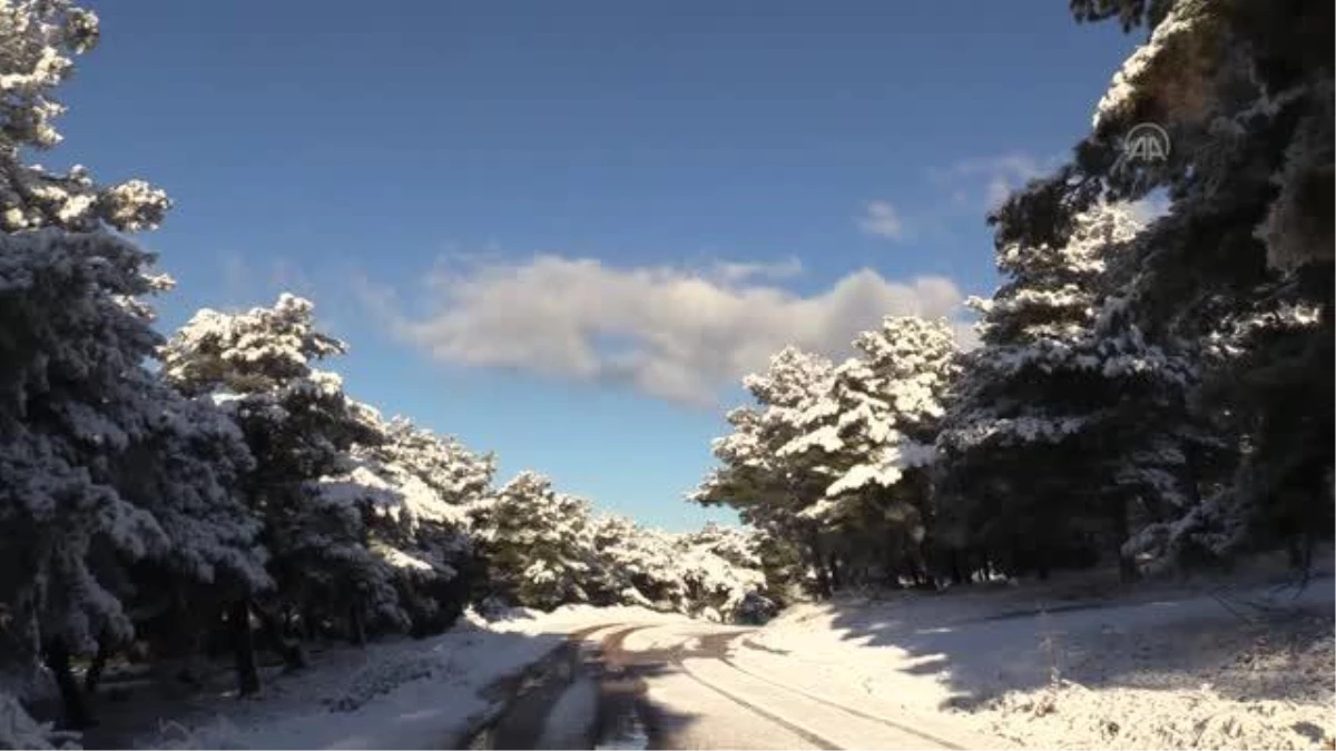 ÇANAKKALE - Yüksek kesimlerde kar yağışı etkili oldu (2)