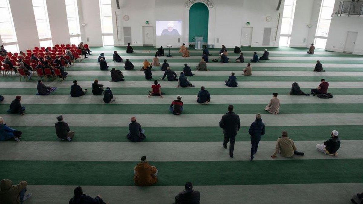 Covid: İngiltere\'deki tüm camilerde Cuma hutbesinde cemaatten aşı yaptırmaları istendi