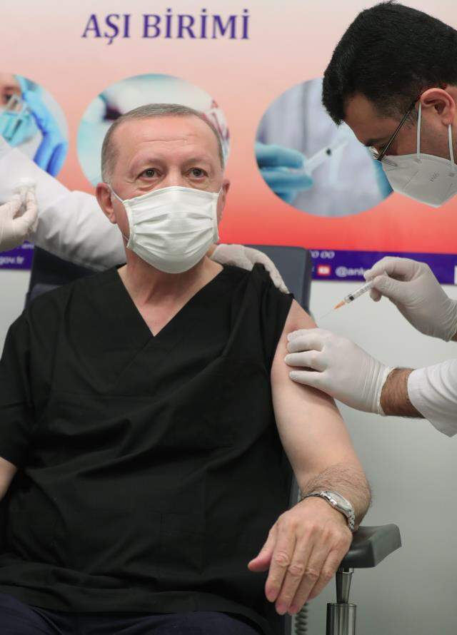Cumhurbaşkanı Erdoğan'a koronavirüs aşısı yapan kişinin Doç. Dr. İhsan Ateş olduğu ortaya çıktı