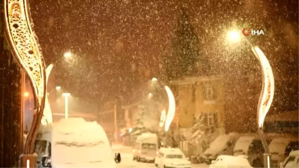 Dursunbey'de kar yağışı başladı