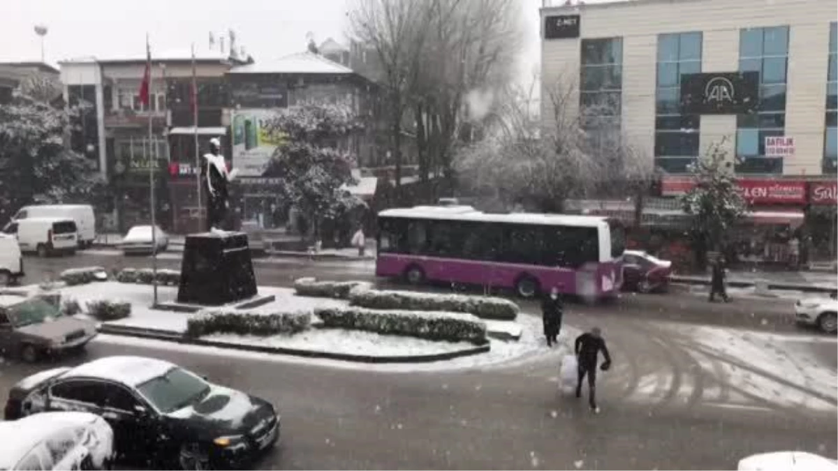 Hendek\'te kar yağışı