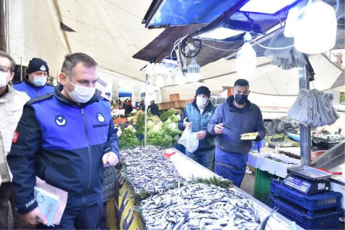 Tuzla\'da balık tezgahlarına hamsi boyu denetimi