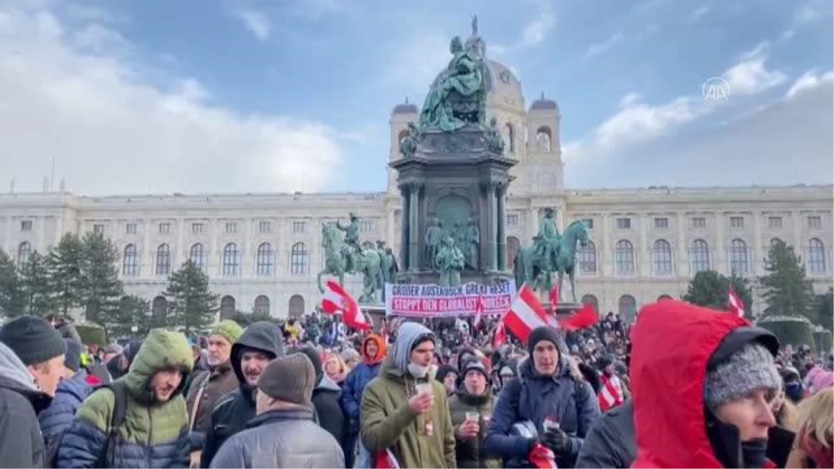 Avusturya\'da binlerce gösterici Kovid-19 önlemlerini protesto etti