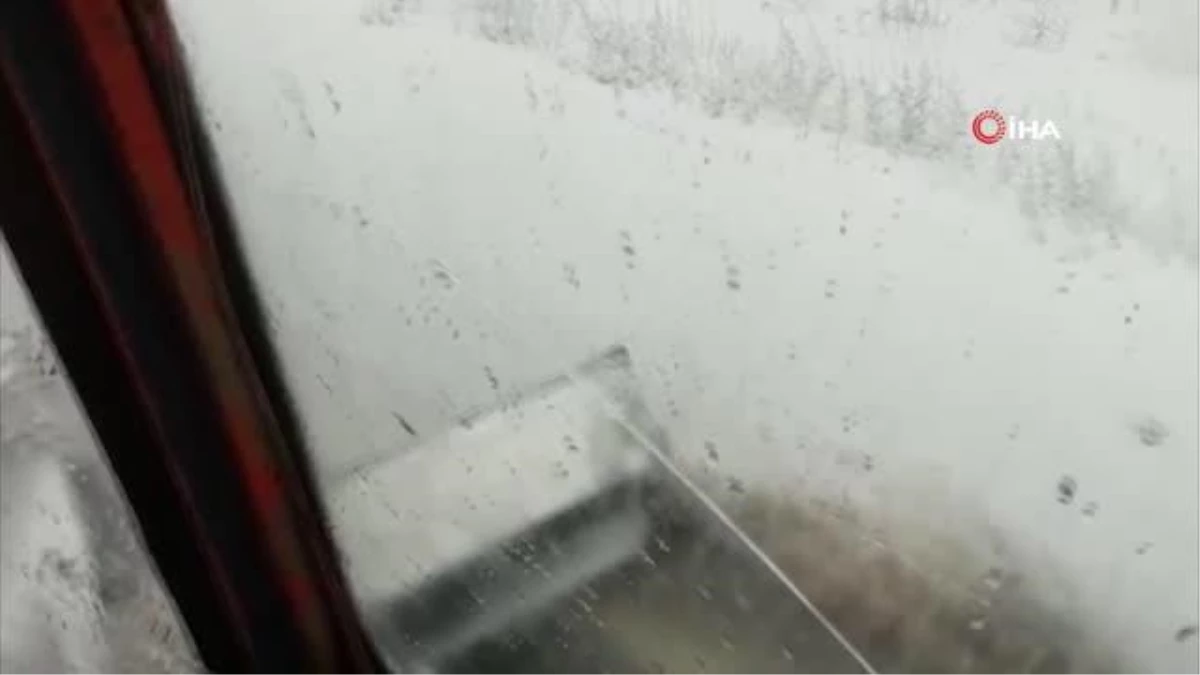 Balıkesir\'de karla mücadele sürüyor