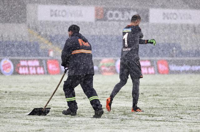 Başakşehir, yoğun kar altında oynanan mücadelede Sivasspor'la evinde 1-1 berabere kaldı
