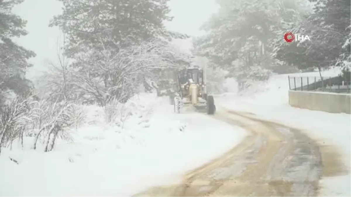 Bursa\'da yoğun kar mesaisi