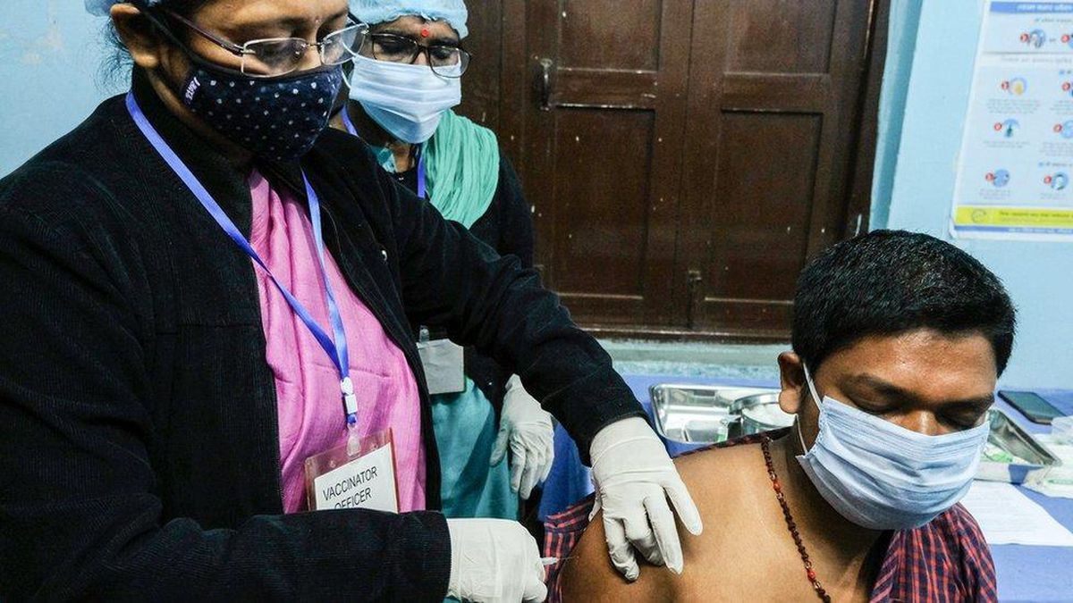 Covid-19 aşısı: 1,3 milyar nüfuslu Hindistan, dünyanın en büyük aşı programını başlattı