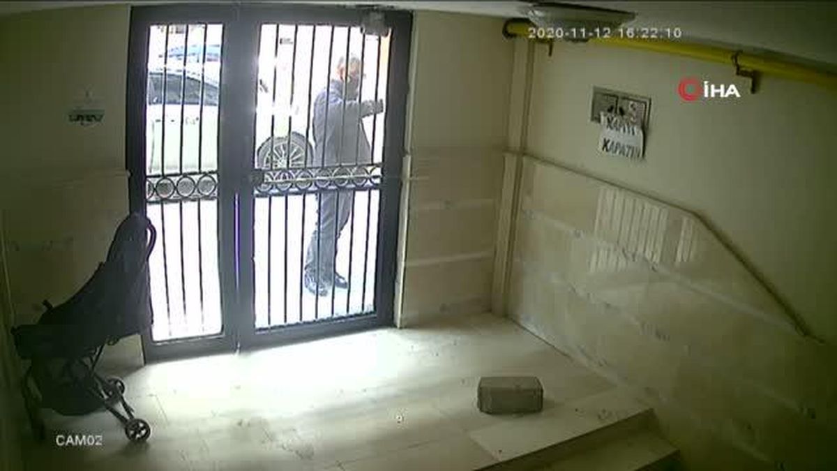 Kapıları zile basarak açtıran bisiklet hırsızı kamerada