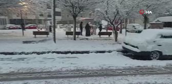 Kar sevinci vatandaşı sokağa döktü, kısıtlamalar unutuldu