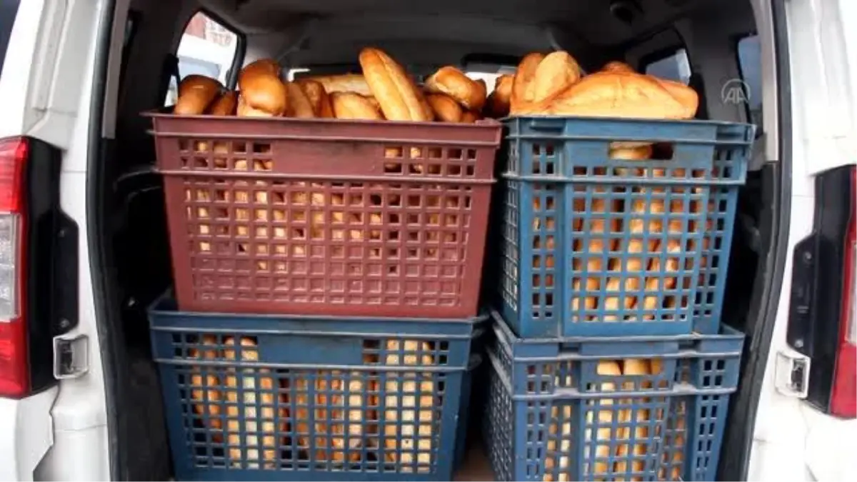 Vefa ekibi Erciş\'te vatandaşın ekmek ihtiyacını gideriyor