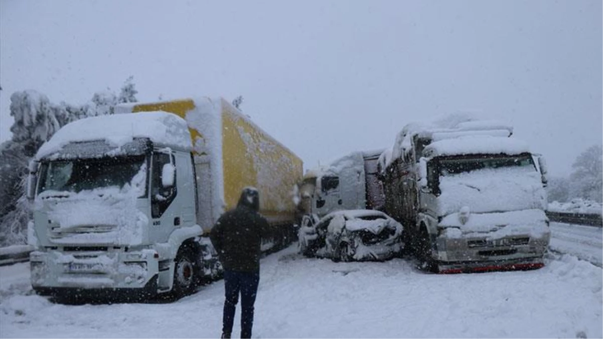 Son dakika! Anadolu Otoyolu\'nda zincirleme trafik kazası! 16 araç birbirine girdi, 8 yaralı var