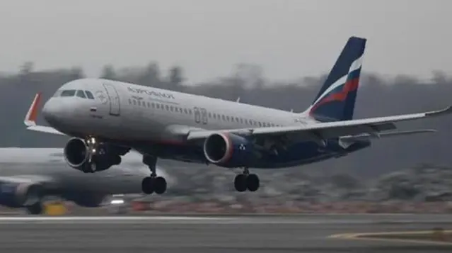 Antalya-Moskova uçağı iniş takımlarındaki arıza nedeniyle güçlükle iniş yapabildi Antalya-Moskova uçağı iniş takımlarındaki arıza nedeniyle güçlükle iniş yapabildi