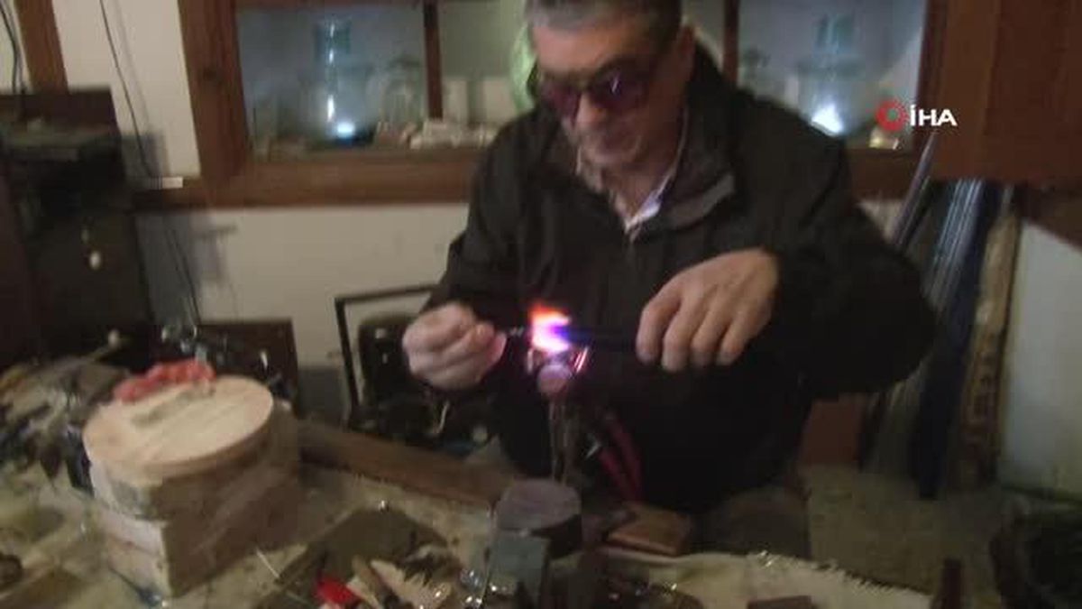 Antik cam üfleme sanatını yaşatıyor
