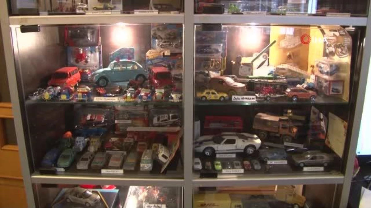 Çocukken oynadığı oyuncak arabalarını buldu, 550 araçlık koleksiyona ulaştı