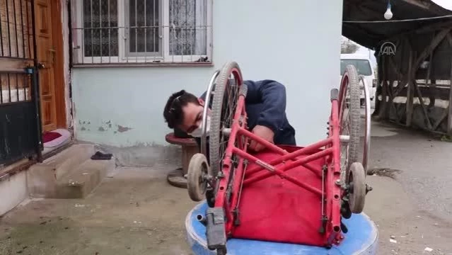 Son dakika: Denizlili hayırsever, tekerlekli sandalyeleri ücretsiz tamir ediyor