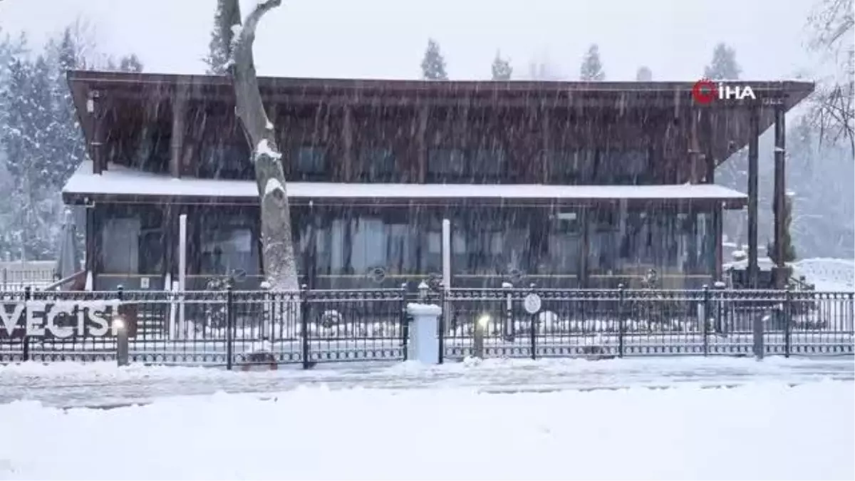 Dursunbey'de yolların kapanmaması için ekiplerin mesaisi sürüyor