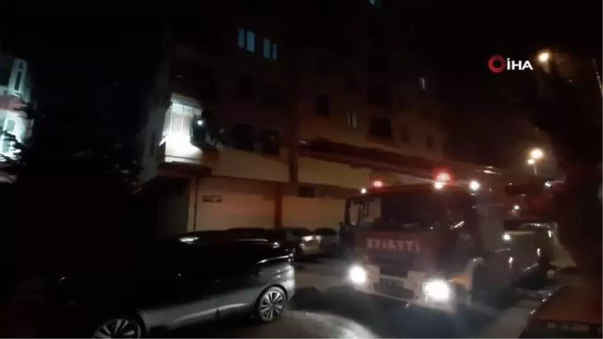 Son dakika haber... Namaz kıldığı odada mahsur kalan kadını itfaiye kurtardı