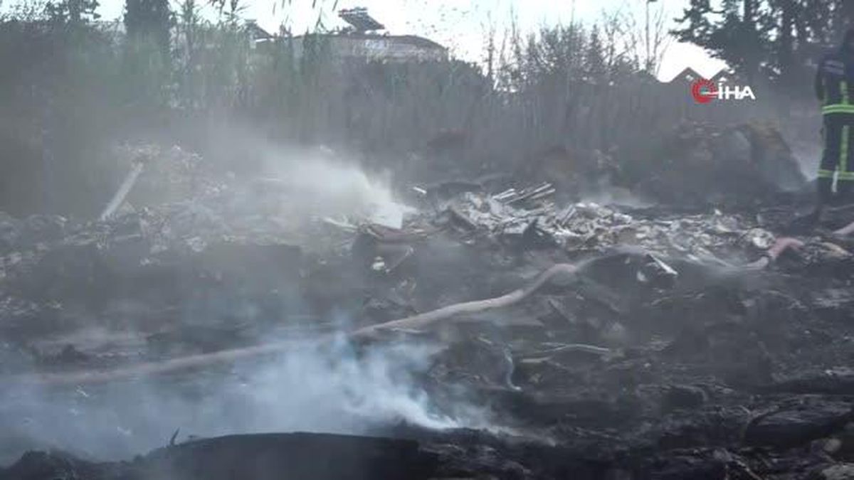 Sebze hali yakınında alev alan süngerler korkuttu