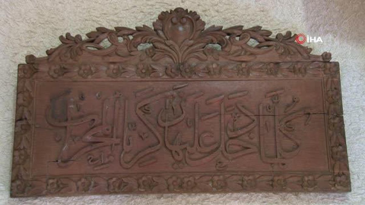 Asırlık ağaç parçalarını sanat eserine dönüştürüyor