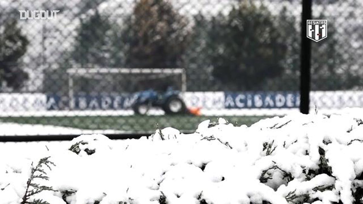 Beşiktaş Ümraniye Tesisleri\'nde Karlı Bir Gün