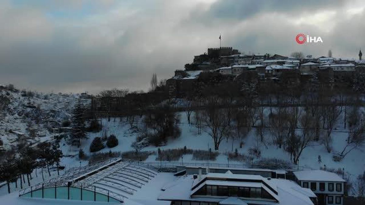 Beyaza bürünen Ankara Kalesi havadan görüntülendi