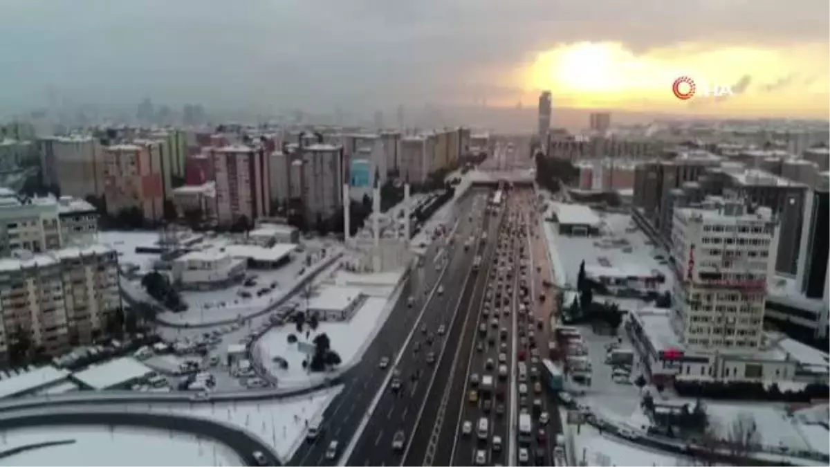 Tarihi Yarımada\'da hayran bırakan kar manzarası