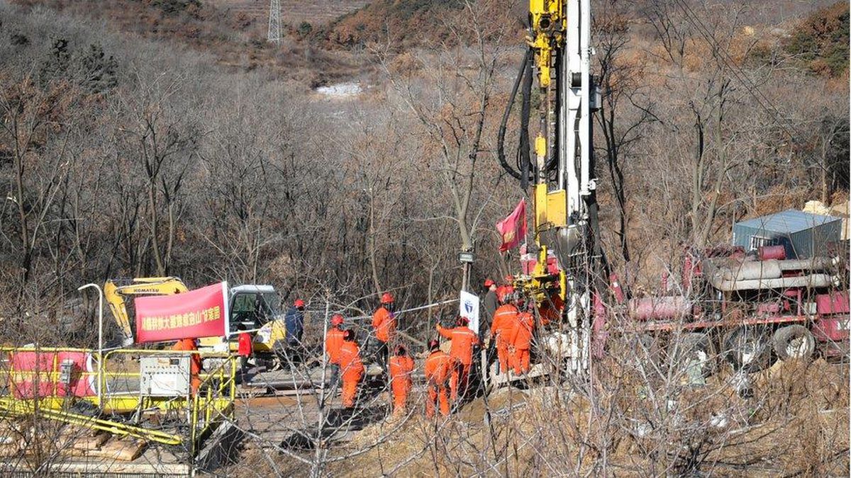 Çin\'de 8 gündür mahsur kalan madenciler \'Bize ulaşmaya çalışmaktan vazgeçmeyin\' yazılı not gönderdi