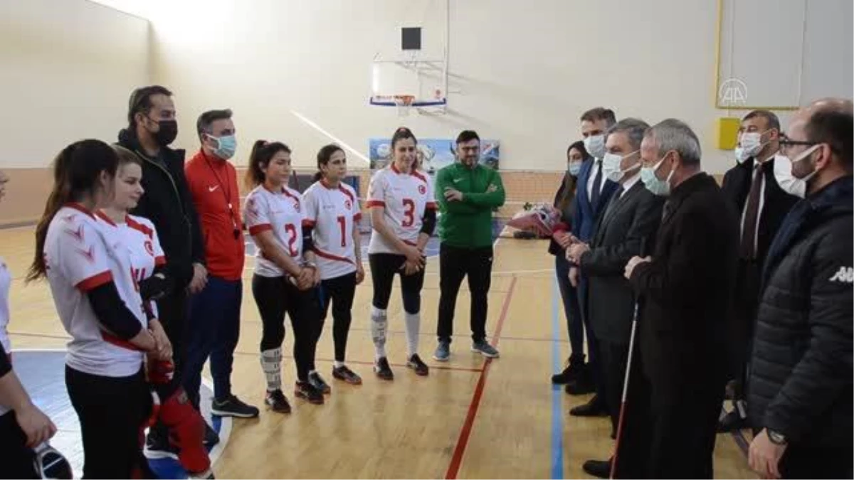 Karaman Valisi Işık, Goalball Kadın Milli Takımı\'nı ziyaret etti