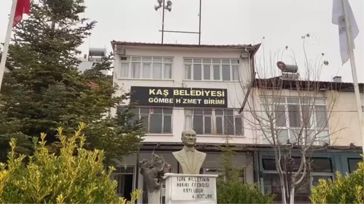 Kaş ilçesinde yüksek kesimler beyaza büründü