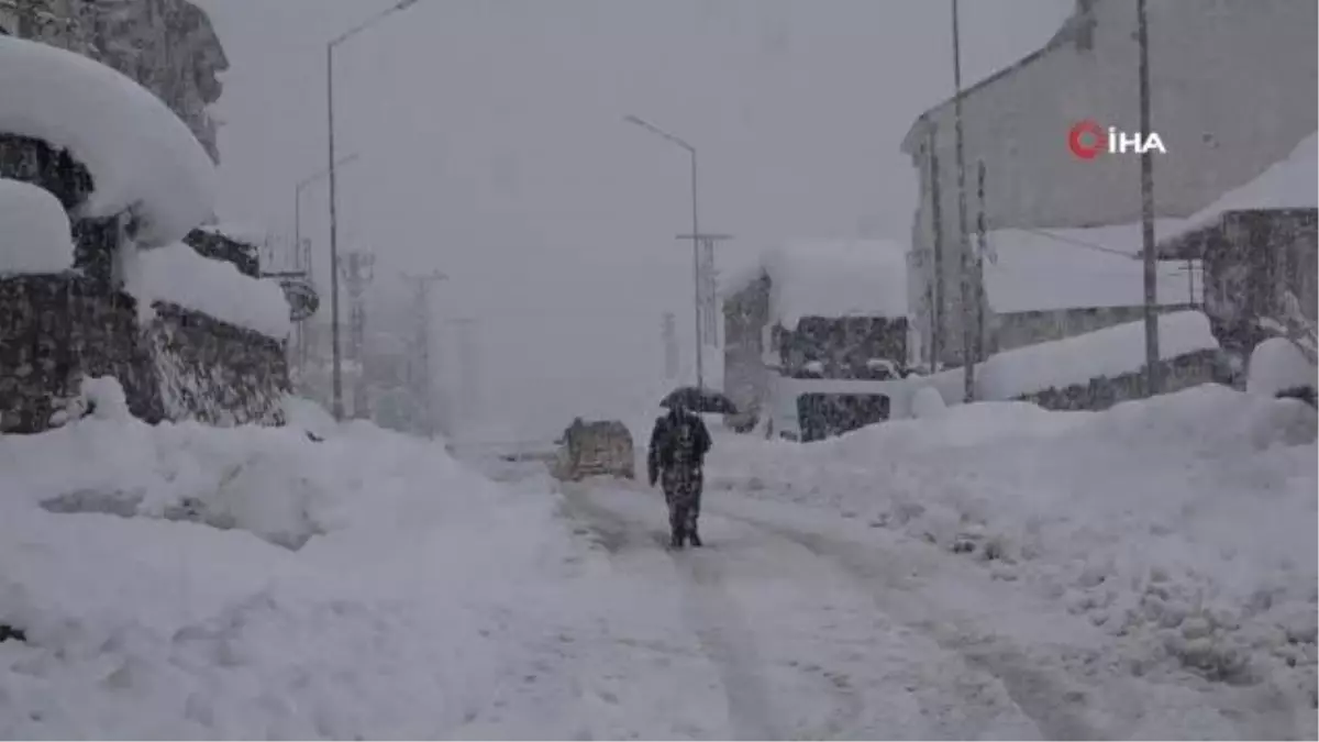 Tunceli\'nin Ovacık ilçesi kara gömüldü