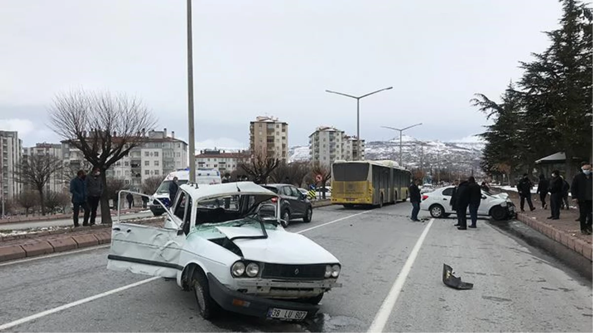 Kazada otomobilden fırlayan sürücüyü ölüme terk edip kaçtı