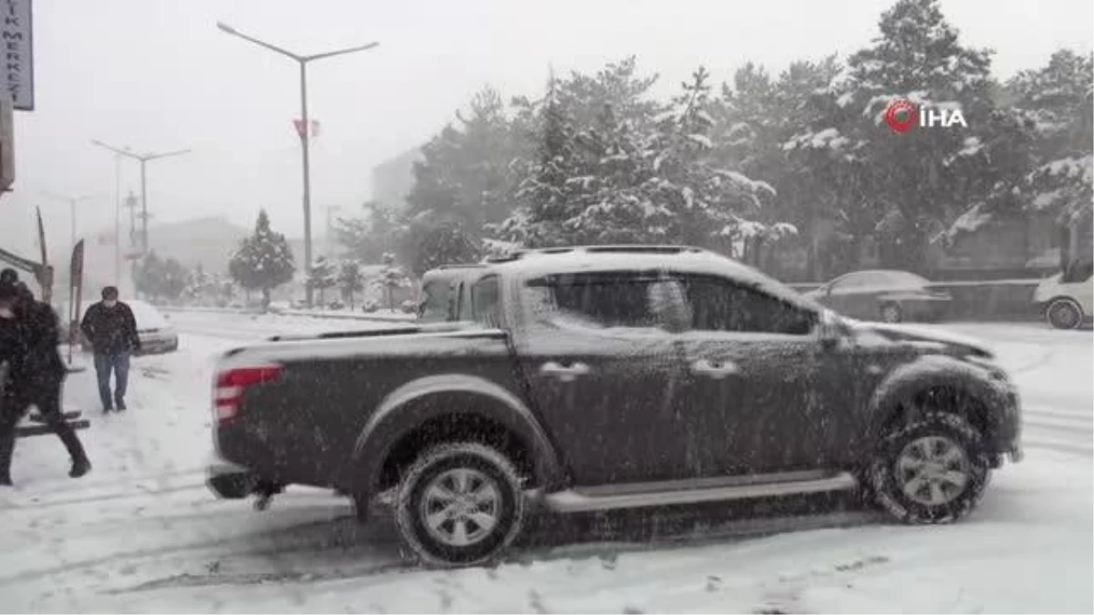 Elazığ\'da kar, bir gecede 441 köy yolunu kapattı