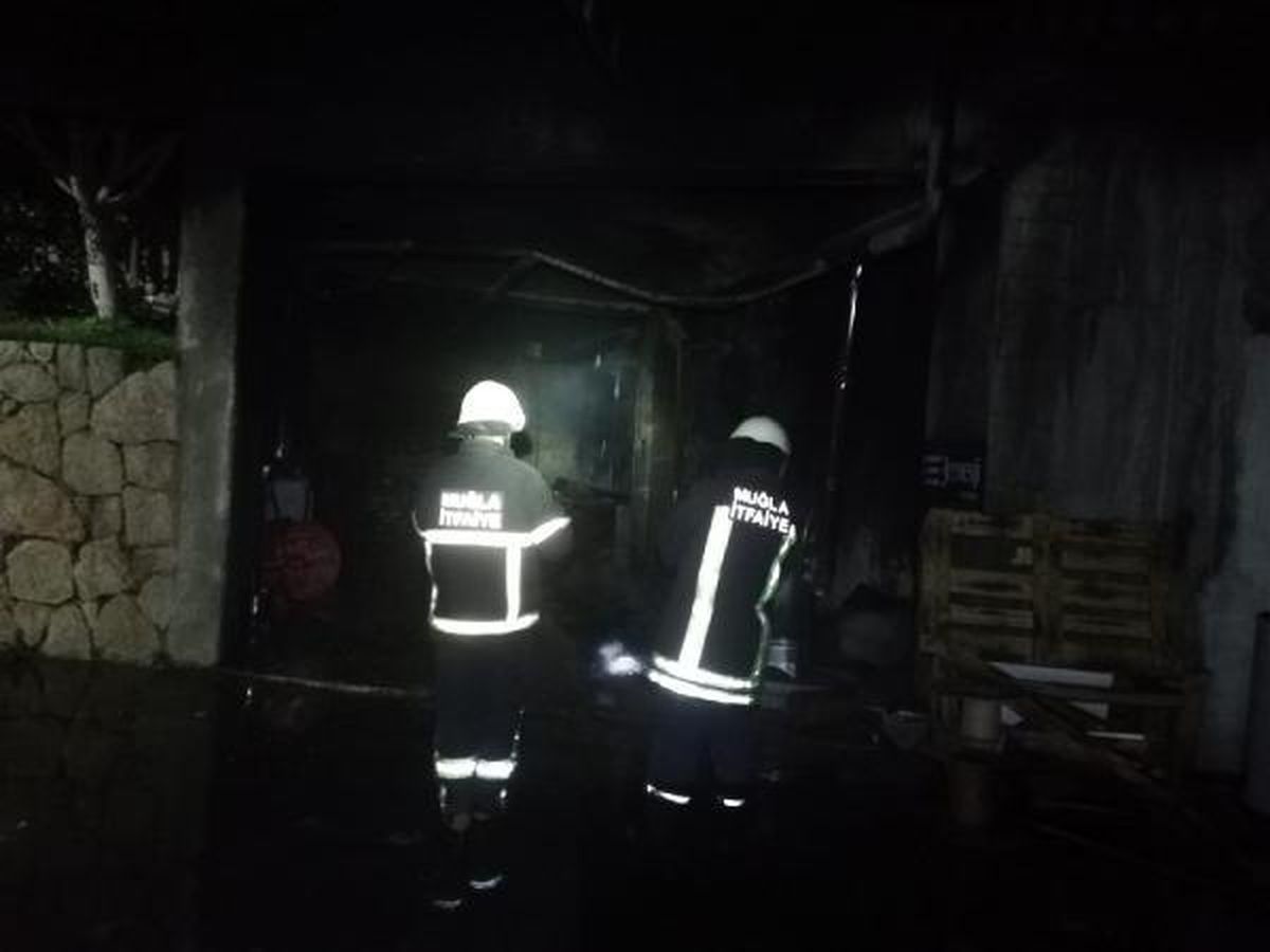 Bodrum\'da iş yerinin deposunda yangın paniği