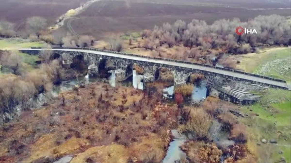 \'Bütün yollar Roma\'ya çıkıyor\'.... 2 bin yıllık Roma yolu ve köprüsü görüntülendi