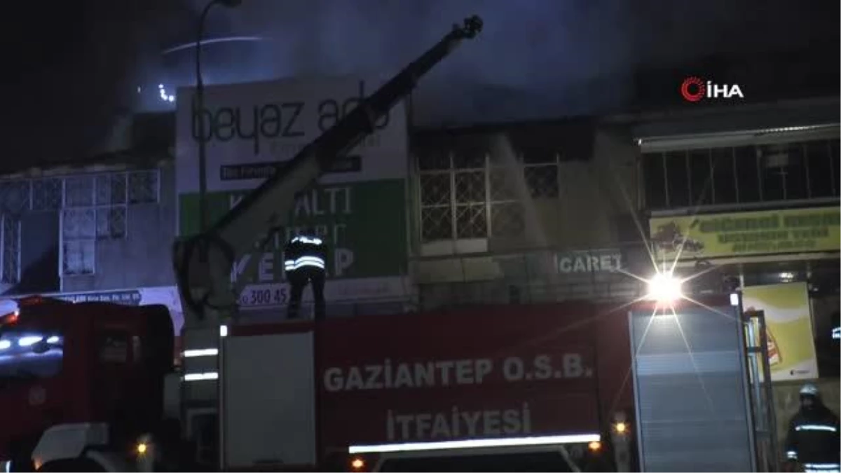 Gıda Toptancıları Sitesi\'ndeki yangın kontrol altına alındı