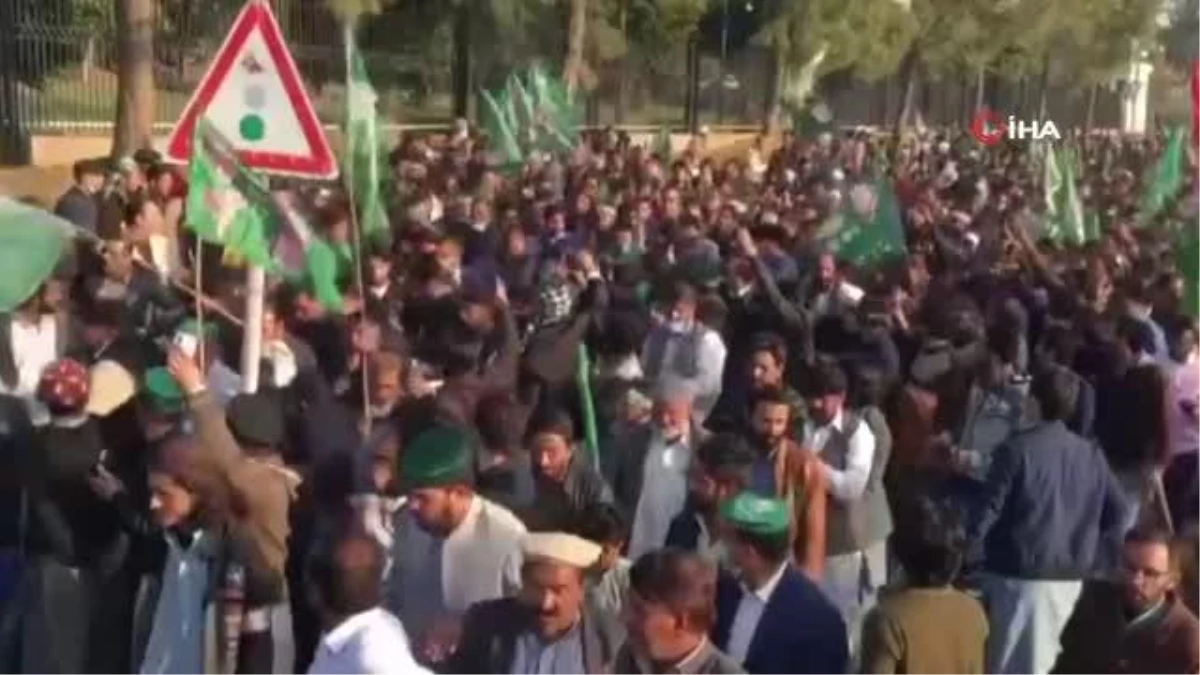 (İSLAMABAD)- Pakistan\'da İktidar Partisine Yönelik Davaların 6 Yıldır Ertelenmesi Protesto Edildi