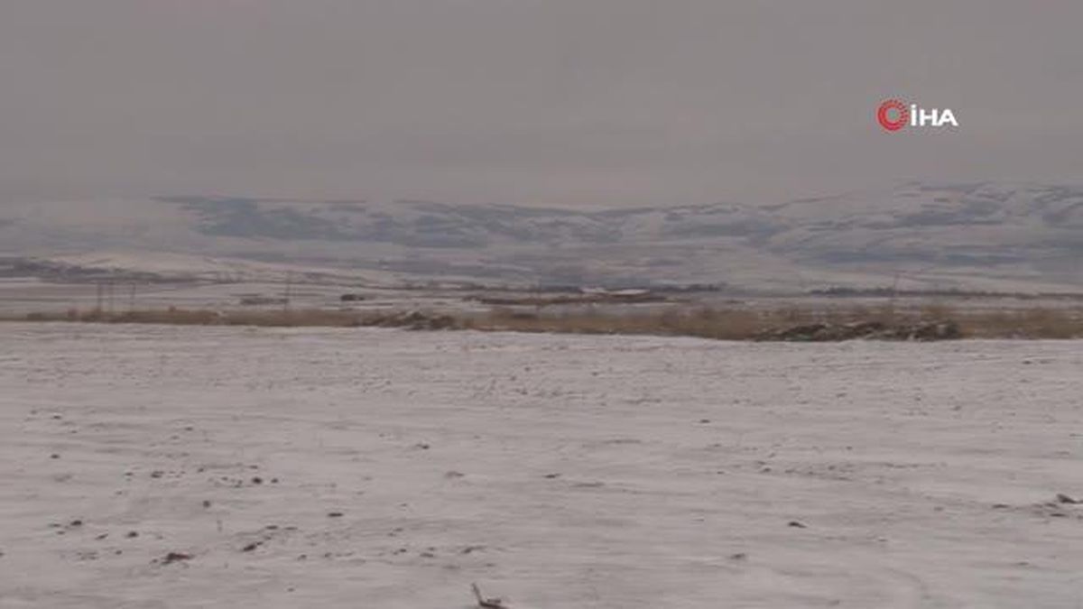 Kurak günlerde yağan kar, çiftçinin yüzünü güldürdü