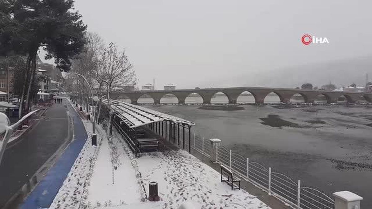 Osmancık güne karla yağışı ile uyandı