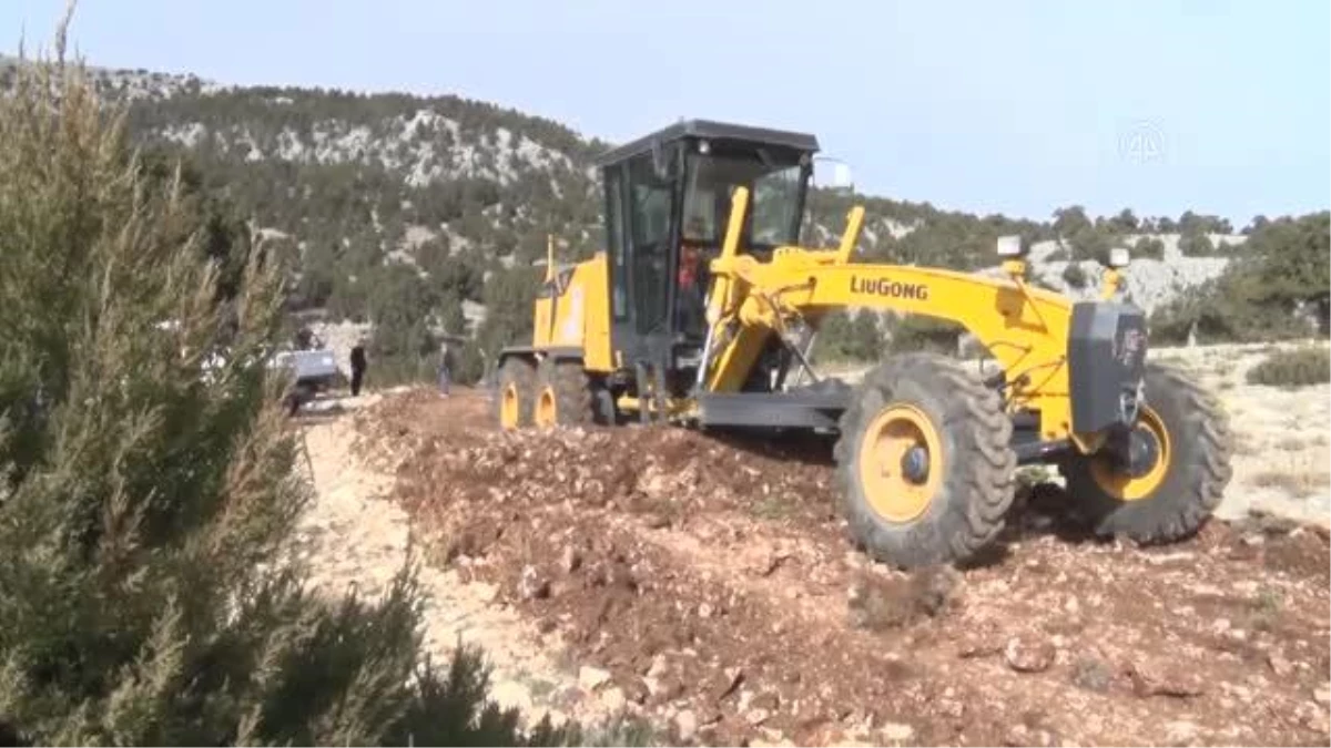 Yaylada yaşayan Yörük ailenin yol sorunu çözüldü