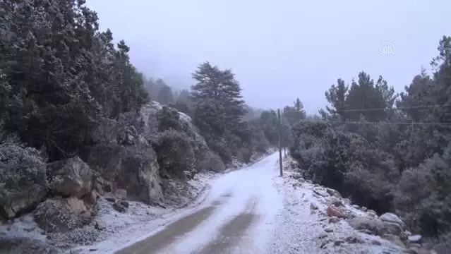 Yüksek kesimler beyaza büründü