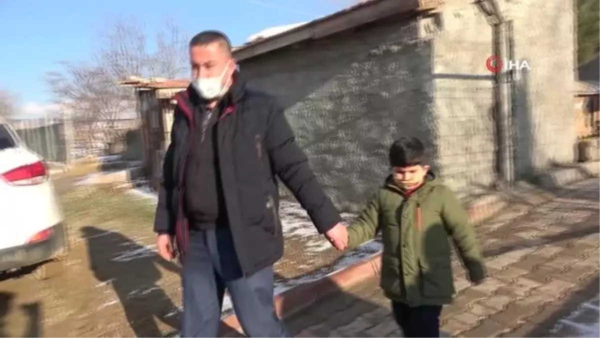 3 yaşında kepçe kullandı... Minik Sinan'ın kepçe hayali gerçeğe dönüştürüldü