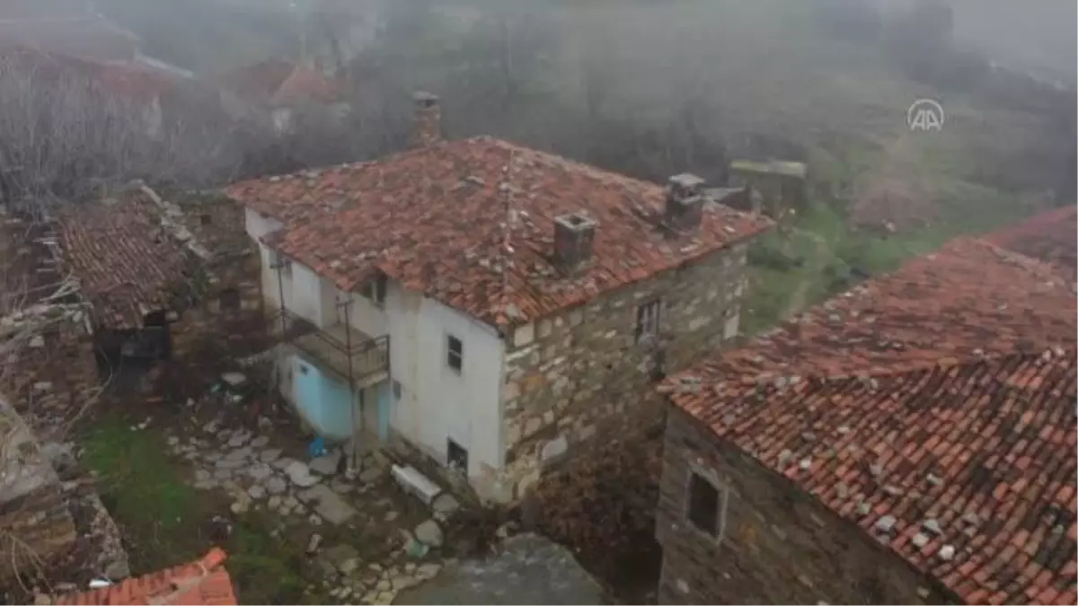 Bir evin duvarında kullanılan antik lahit müzeye taşınacak