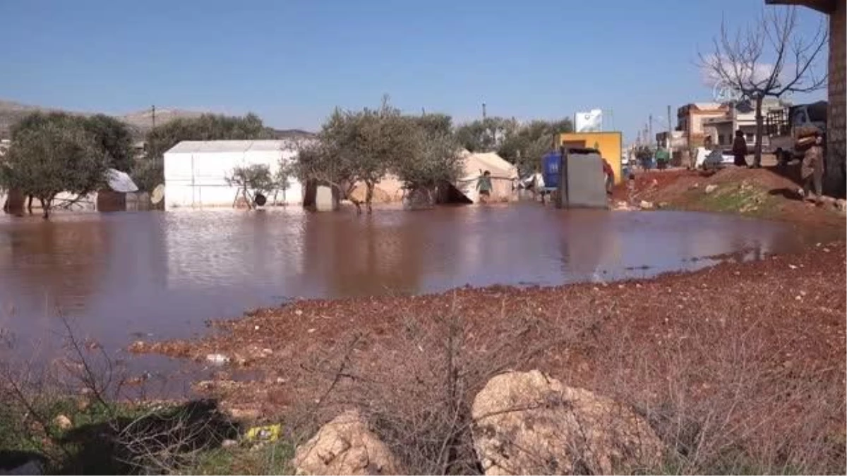 İHH İnsani Yardım Vakfından İdlib\'deki su baskınında mağdur olan ailelere yardım