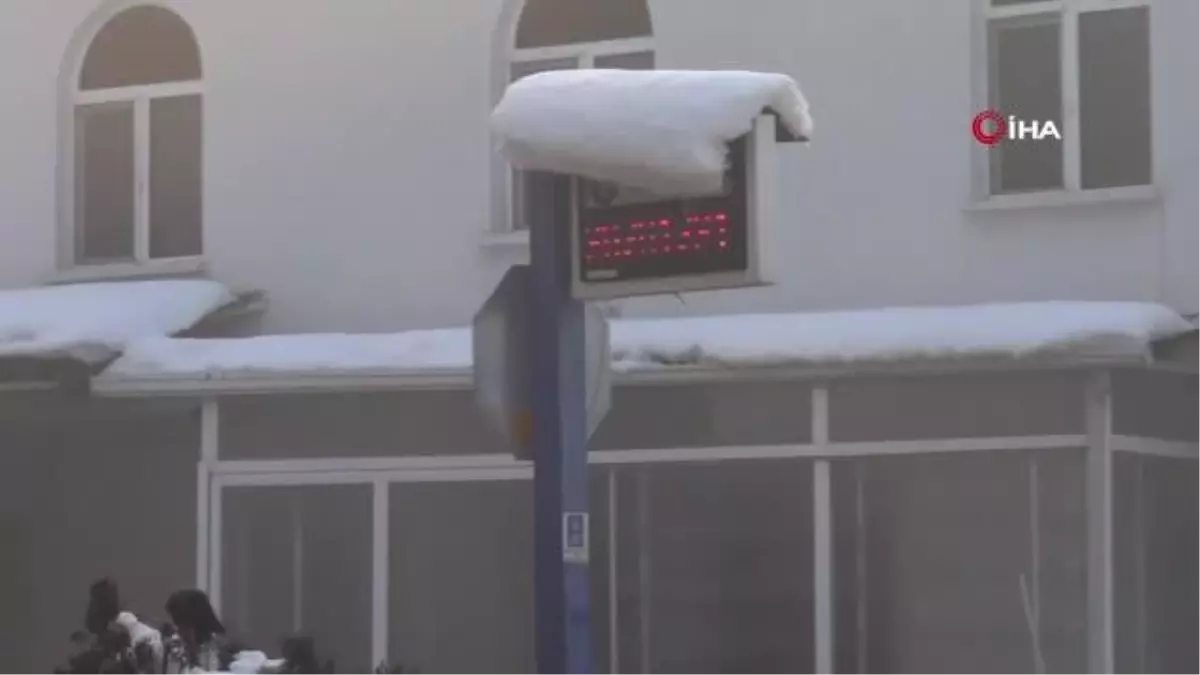 İnegöl'de hava buz kesti: Gece eksi 22, gündüz eksi 9