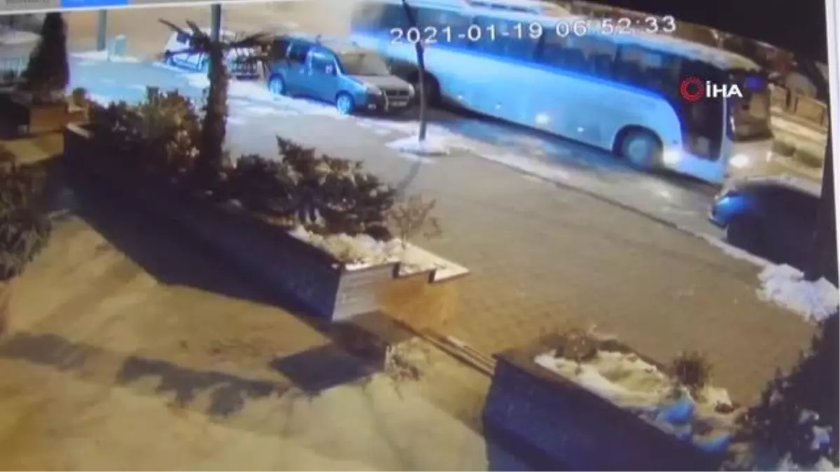 Servis otobüsü alevlere teslim oldu