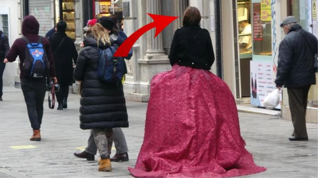Kırmızı gelinliğini giyip Taksim\'e çıkan Rus modeli görenler şaşkınlığını gizleyemedi