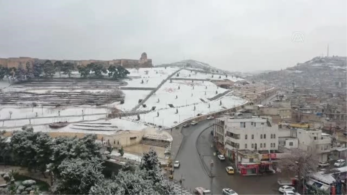 ŞANLIURFA - Tarihi Balıklıgöl "beyaz örtü"ye büründü