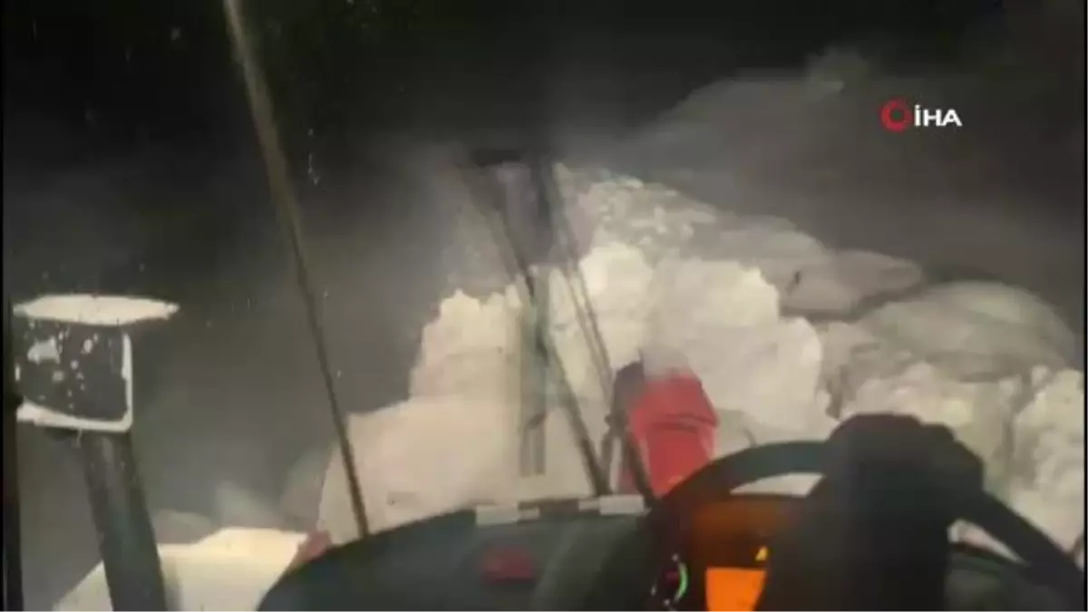 Şırnak-Hakkari yolunda karla mücadele sürüyor